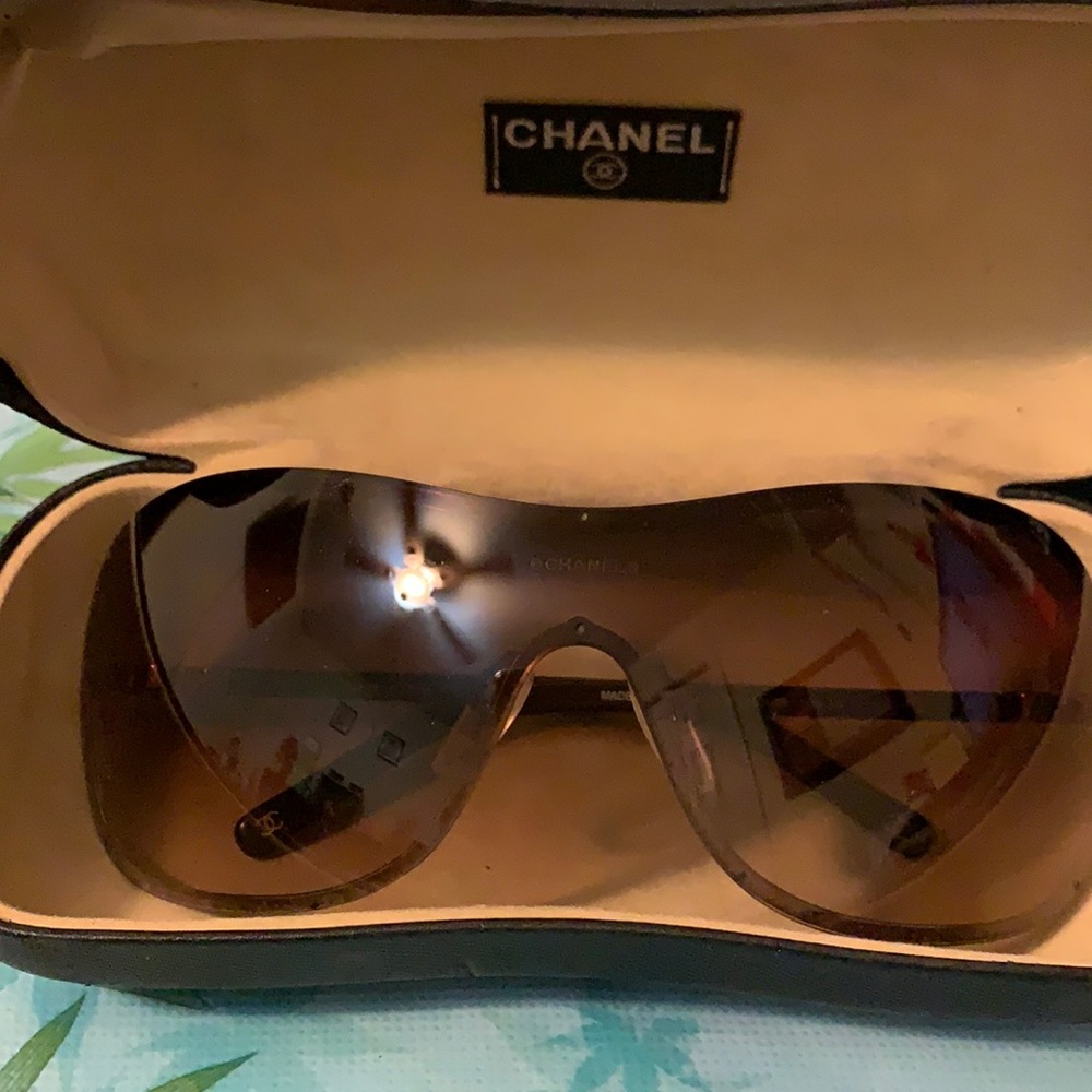Authentic Chanel pearl sunglasses 4170H